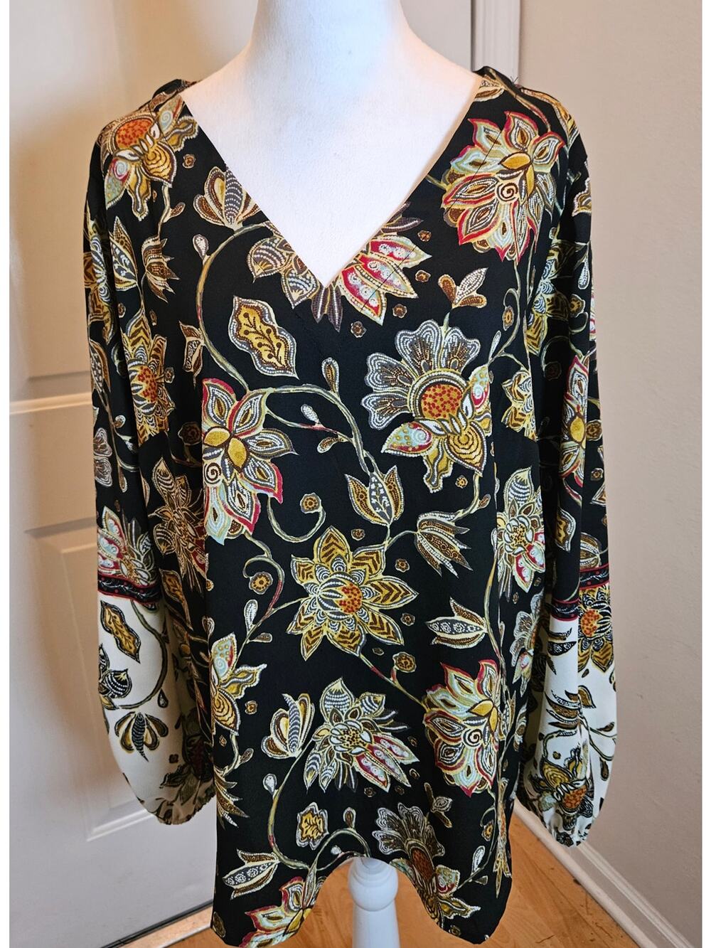 belle Boho Kim Gravel Womens XL 100% Poly VNeck Top Puff sleeves elastic wrist